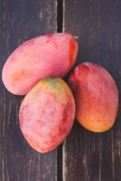 Sweet Ripe Mango Fruits Wooden Table — Stock Photo, Image