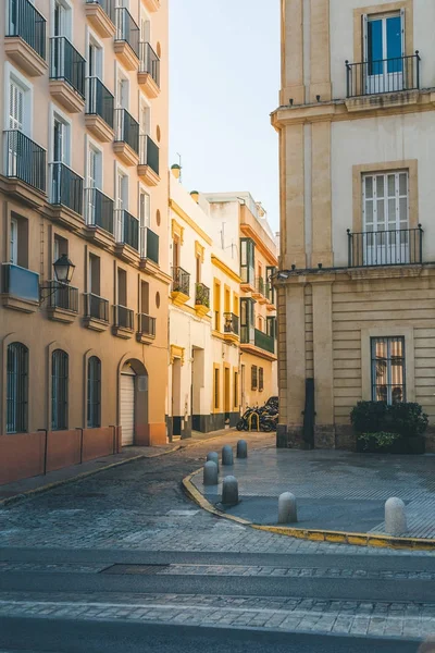 Vista Calle Española Con Edificios Bajo Cielo Despejado — Foto de Stock