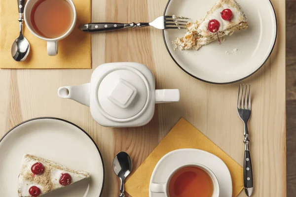 Top View Teapot Two Cups Hot Tea Delicious Cakes Plates — Stock Photo, Image