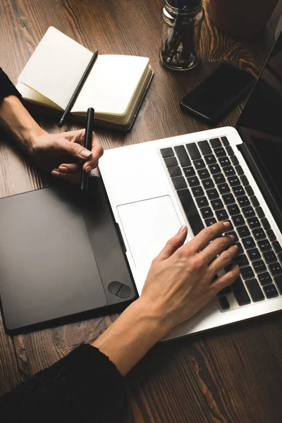 Close Partial View Person Using Laptop Graphics Tablet Workplace — Stock Photo, Image