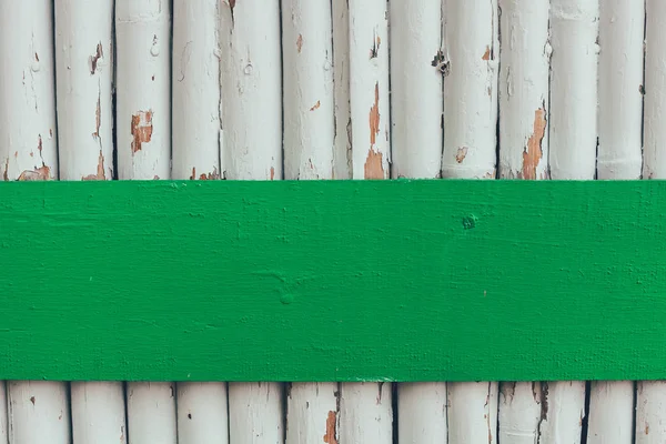 Bûches de bois peintes en blanc pour le fond — Photo de stock