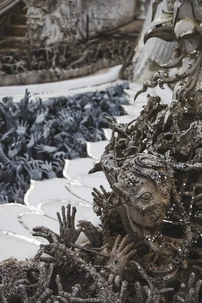 Close-up shot of beautiful sculpture decorations at thai temple — Stock Photo