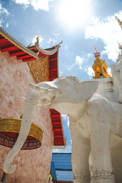 Beautiful elephant sculpture at thai temple — Stock Photo