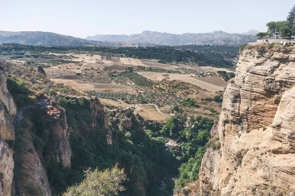 Beau paysage avec collines et montagnes, ronda, espagne — Photo de stock