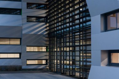 Dusk 'ta Yeni Rönesans' taki Mimari Parça ya da Dusk Pencereler ve Kara Izgara Ayrıntıları