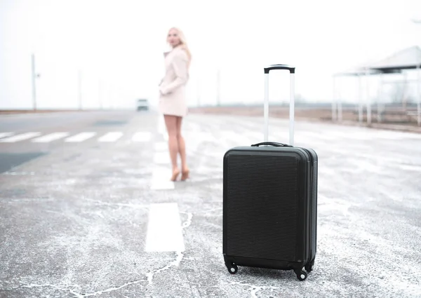 Road and suitcase — Stock Photo, Image