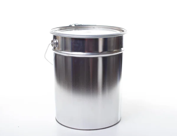 Blank tin paint can with an open lid isolated on white background with a clipping path. — Stock Photo, Image