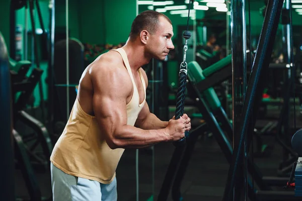 Dayanıklılık spor salonunda egzersiz