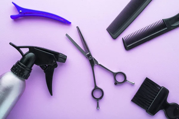 Salon fryzjerski narzędzia na tle kolor kopia miejsce. Widok z góry — Zdjęcie stockowe