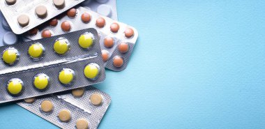 Tıp hapları paketlerine. İçinde kabarcıklar Vakumlu Ambalaj, kapsül ve pill hapları Paketli