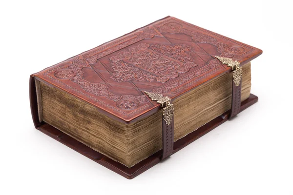 Livro bíblico muito antigo isolado em branco — Fotografia de Stock