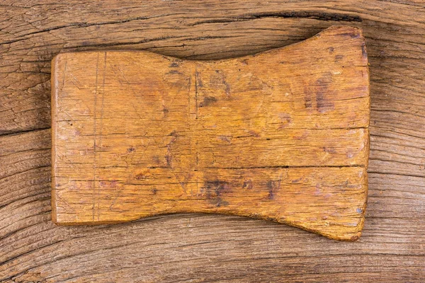 A very old wooden cutting board is on a rustic wooden background with copy space — Stock Photo, Image