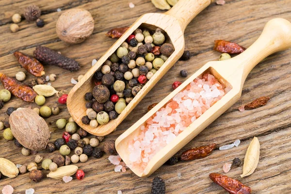 Closeup Colorful Peppercorns Pink Crystal Salt Small Wooden Spice Scoops — Stock Photo, Image