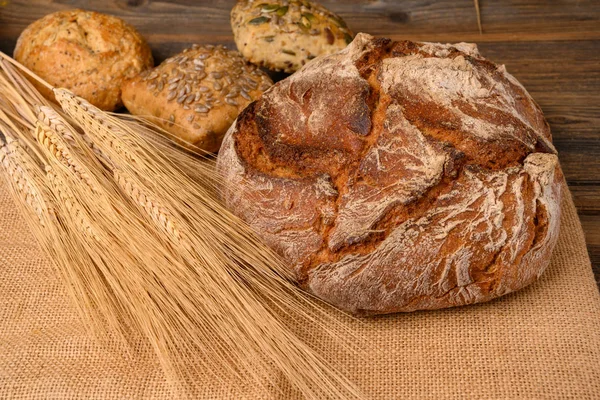 Pane Fresco Integrale Vari Panini Dal Fornaio Tessuto Iuta Con — Foto Stock