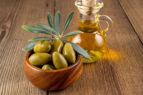Green Olives Olive Branch Small Wooden Bowl Small Bottle Olive — Stock Photo, Image