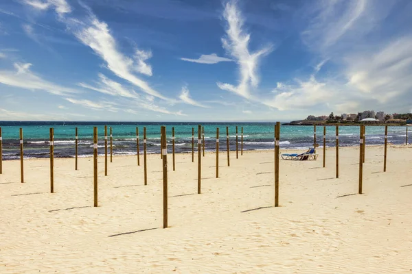 Coma Śródziemnomorskiej Wyspie Majorka Znajdują Się Drewniane Słupy Plaży Której — Zdjęcie stockowe