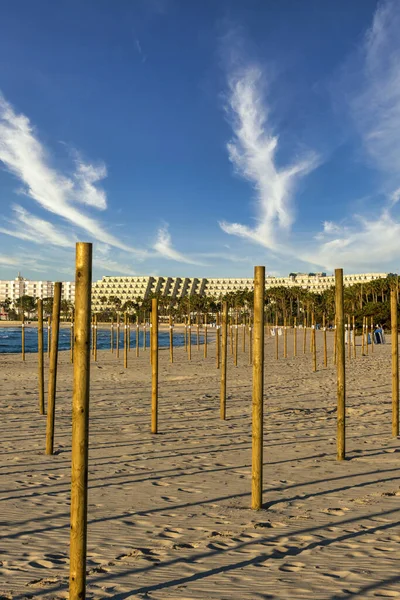 Stranden Coma Mallorca Trästolpar För Parasoll Fast Sanden Med Vacker — Stockfoto