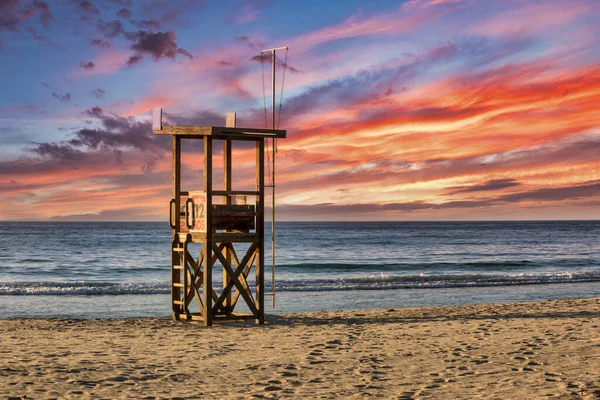 Ein Rettungsschwimmturm Steht Strand Der Mittelmeerinsel Mallorca Mit Einem Schönen — Stockfoto