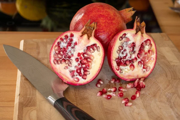Close One Whole Two Half Pomegranates Fruits Damascus Kitchen Knife — Stock Photo, Image