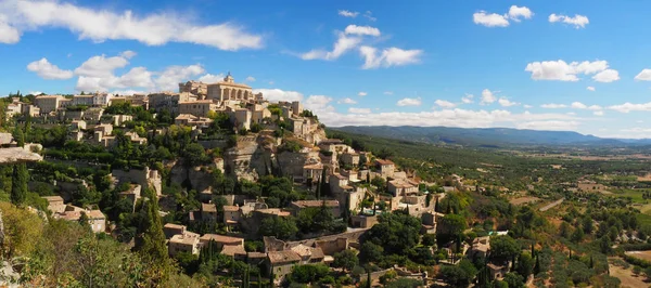 Kayanın içinden Provence inşa edilen küçük bir kasaba