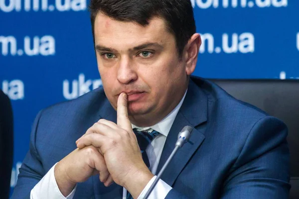 Director de la Oficina Nacional Anticorrupción de Ucrania Artem Sytnyk durante una conferencia de prensa en Kiev, Ucrania —  Fotos de Stock
