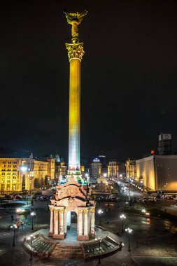 Kadına yönelik şiddetin ortadan kaldırılması için portakal vesilesiyle Uluslararası günün bağımsızlık Anıtı bağımsızlık Meydanı Kiev'yaktı