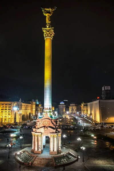 Kadına yönelik şiddetin ortadan kaldırılması için portakal vesilesiyle Uluslararası günün bağımsızlık Anıtı bağımsızlık Meydanı Kiev'yaktı