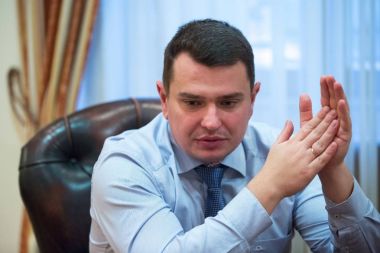 Kiev, Ukrayna - 28 Kasım 2017: Müdürü Ulusal yolsuzlukla Bürosu, Ukrayna Artem Sytnyk sırasında bir brifing Kiev, Ukrayna.