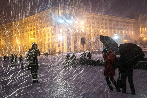 Снігопад на Майдані Незалежності в Києві — стокове фото