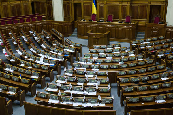 Зал заседаний в здании парламента Украины в Киеве, Украина
