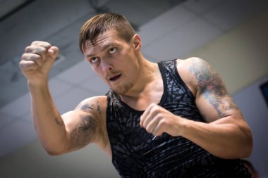 Açık bir eğitimden Ukraynalı boksör Oleksandr Usyk Kiev, Ukrayna
