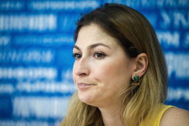 Bilgi İlkesi bakan yardımcısı Ukrayna Emine Dzhaparova sırasında düzenlediği basın toplantısında Kiev, Ukrayna