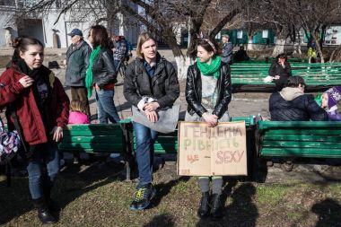 8 Mart 2016: Mart kadın hakları altında sloganı 