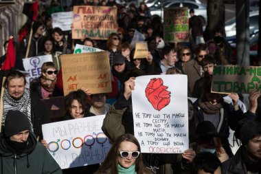 8 Mart 2016: Mart kadın hakları altında sloganı 