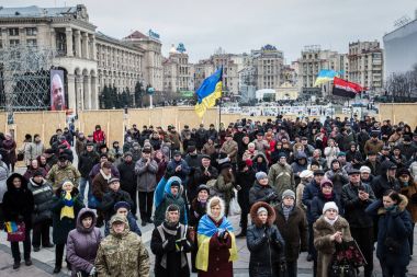 Kiev, Ukrayna - 20 Şubat 2016: İnsanlar bir anma törenine katılmak için sözde 