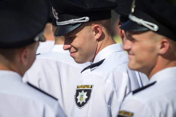 Police officers take part in the festive parade on the occasion of the Day of the National Police of Ukraine in central Kiev, Ukraine — Stock Photo, Image