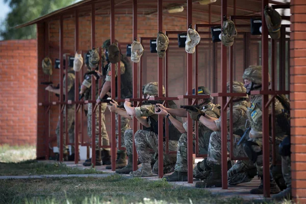 Service and combat training of special forces on the range of the National Guard of Ukraine in Kiev region, Ukraine — Stock Photo, Image