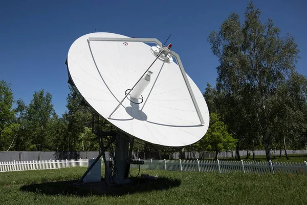 電波監視のウクライナ国家センターの無線周波数キエフ ウクライナのキエフ ウクライナ 2018 衛星アンテナ — ストック写真
