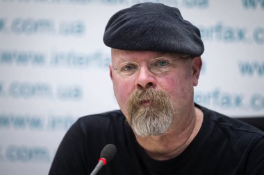 Ukrayna 'nın Kiev kentinde düzenlenen basın toplantısında Amerikalı mühendis ve özel efekt uzmanı Jamie Hyneman