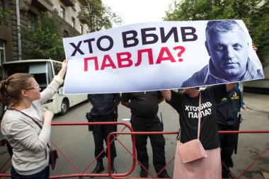 Halk, Ukrayna 'nın başkenti Kyiv' de öldürülen Beyaz Rusyalı gazeteci Pavel Sheremet 'in sorumlularının bulunup cezalandırılmasını talep eden mitinge katıldı. 20 Temmuz 2017.
