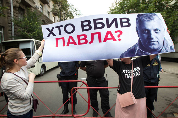 People attend the rally demanding to find and punish those responsible for the murder of Belarusian journalist Pavel Sheremet in Kyiv, Ukraine. July 20, 2017.