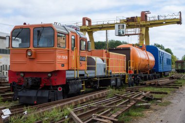 Ukrayna 'nın Chernihiv bölgesindeki Nezhyn tren istasyonunda seyyar yakıt ikmal treni.
