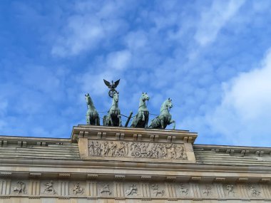 Quadriga, Almanya, Berlin 'deki Brandenburg Kapısı' nda. 17 Eylül 2019.