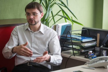 Ukrayna Dağıtım Ağı Tedarikçileri Derneği Genel Müdürü Oleksii Doroshenko Ukrayna 'nın Kyiv kentinde gazetecilerle yaptığı görüşmede. 6 Nisan 2016.