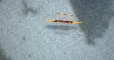 Geleneksel Filipino Avara Demiri tekne, havadan görüntüleri