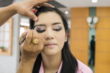 Kadın güzellik kadar stüdyoda çekim önce yapmak.