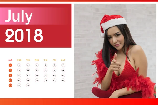 Takvimin 2018, seksi kırmızı giysili güzel mutlu kadın. — Stok fotoğraf