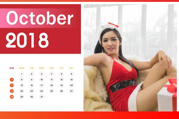 Kalendarz z 2018, piękna kobieta szczęśliwa w sexy czerwone ubrania. — Zdjęcie stockowe