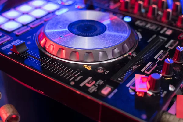 DJ is rhythm music with Controller and mixer. — Stock Photo, Image