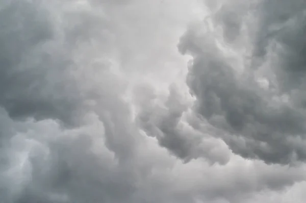 Wolken am Himmel, natürlicher Hintergrund — Stockfoto